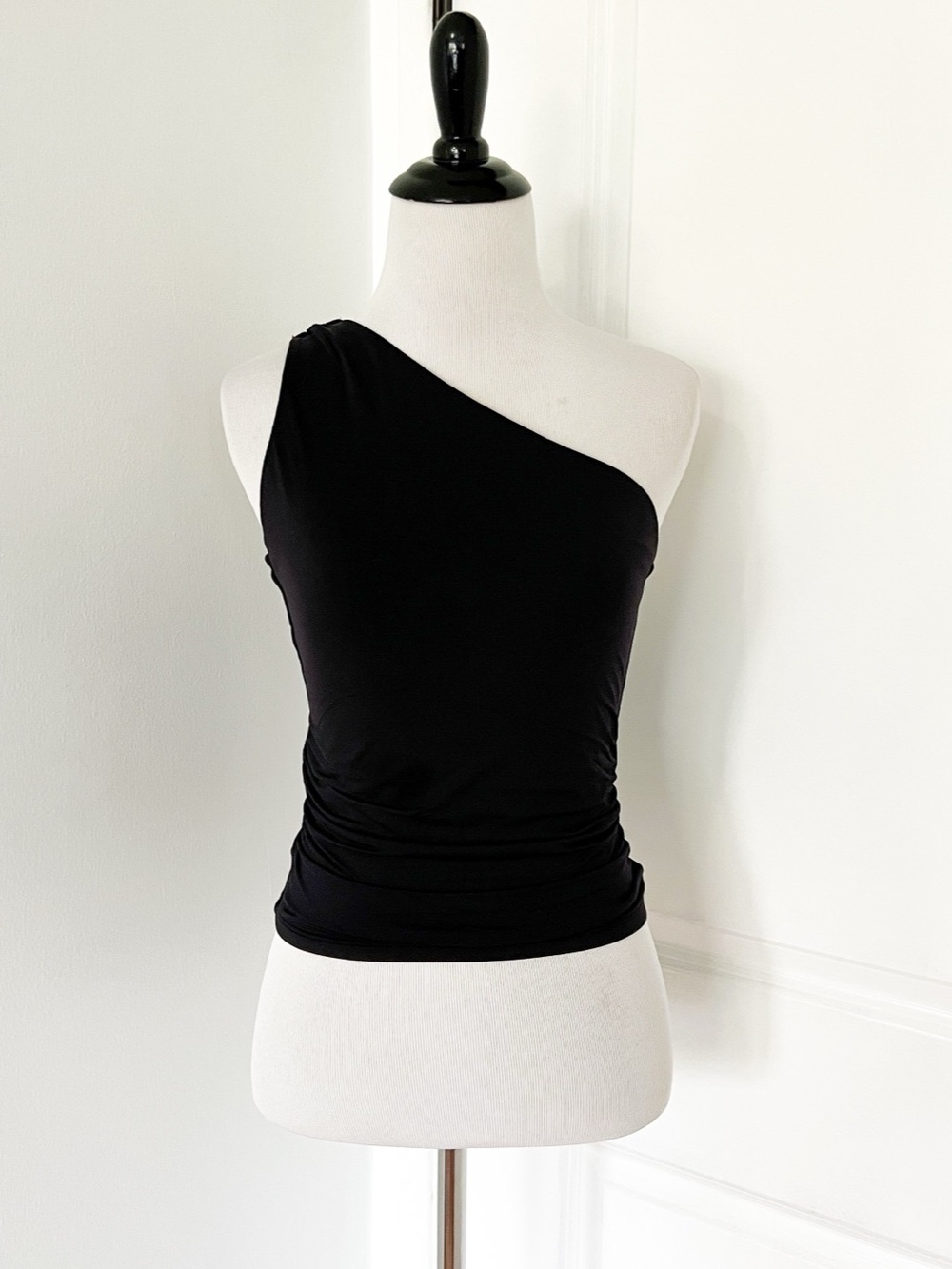 QINSEN One Shoulder Tank Top Black Size Medium